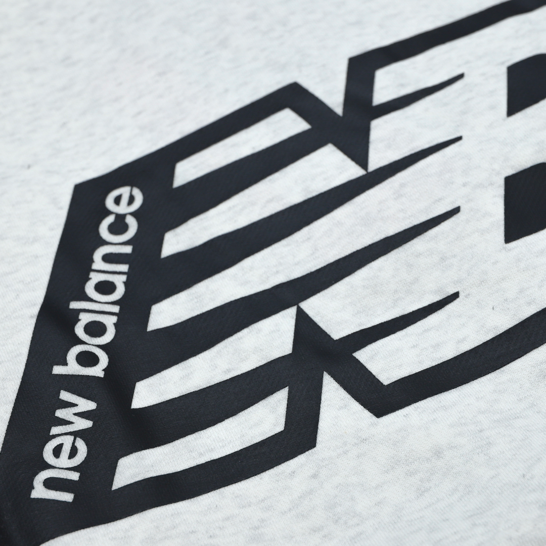 New Balance Essential Fleece Logo Hoodie [AMT23511]