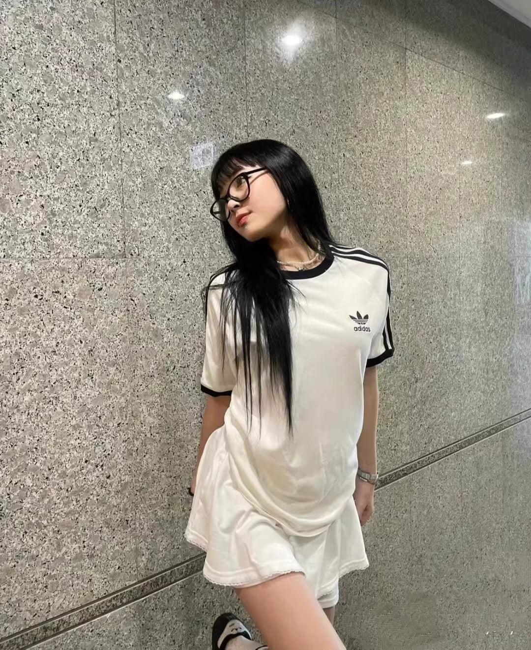 ADIDAS CLASSIC 3 STRIPES TEE T-SHIRT (SAME DESIGN JENNIE)