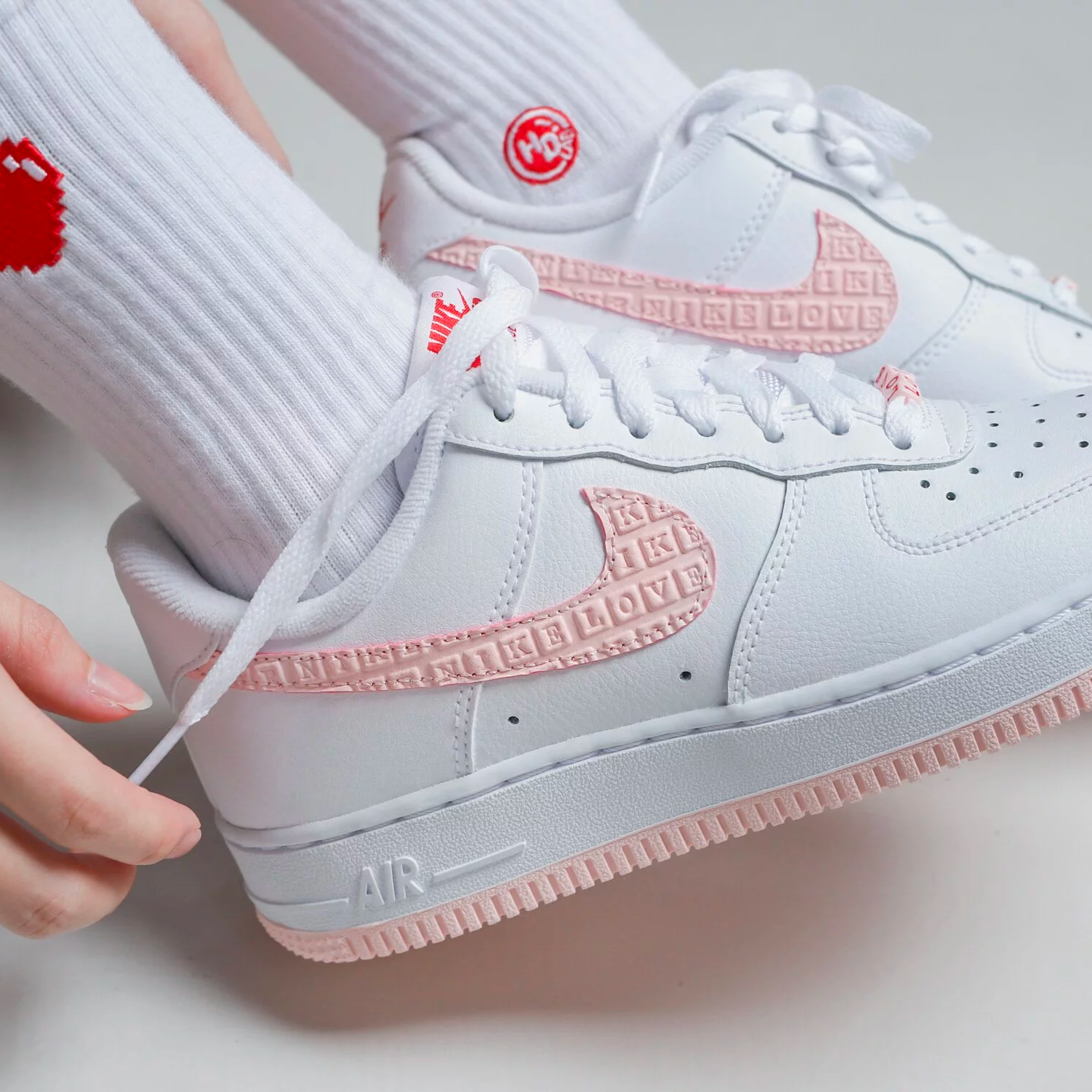 Nike Air Force 1 Low Valentine's Day DQ9320-100