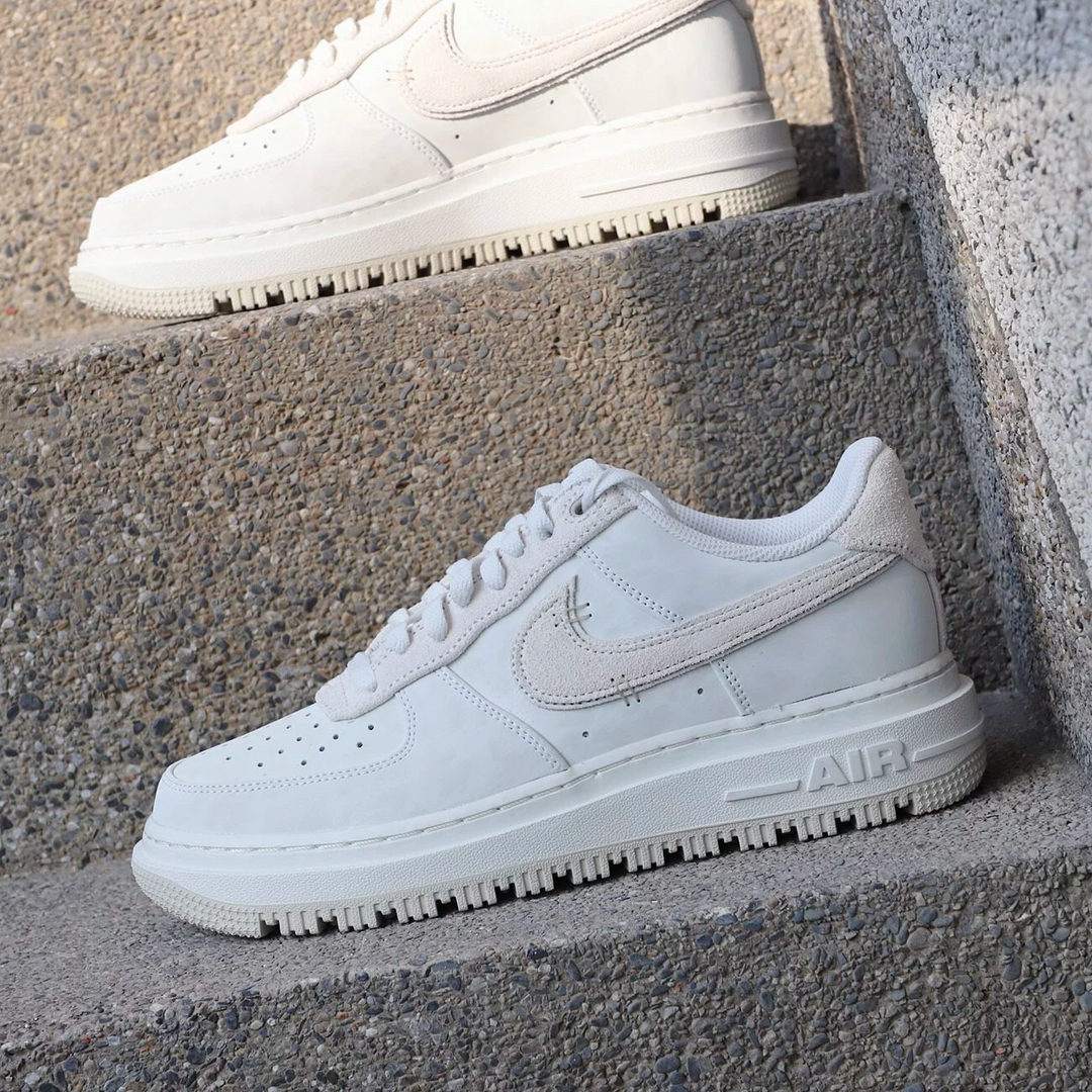 Nike Air Force 1 Luxe [DD9605-100]