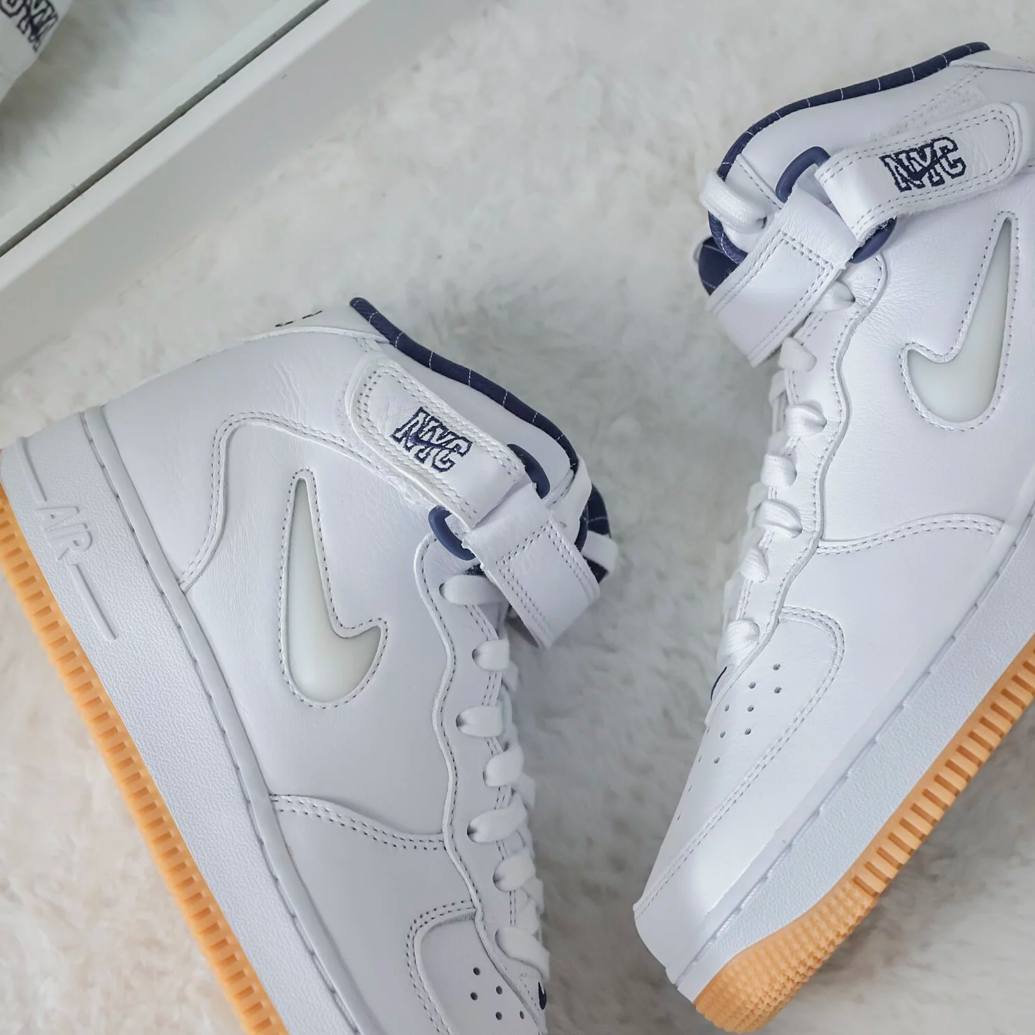 Shop Nike Air Force 1 Mid '07 QS NYC DH5622-100 white