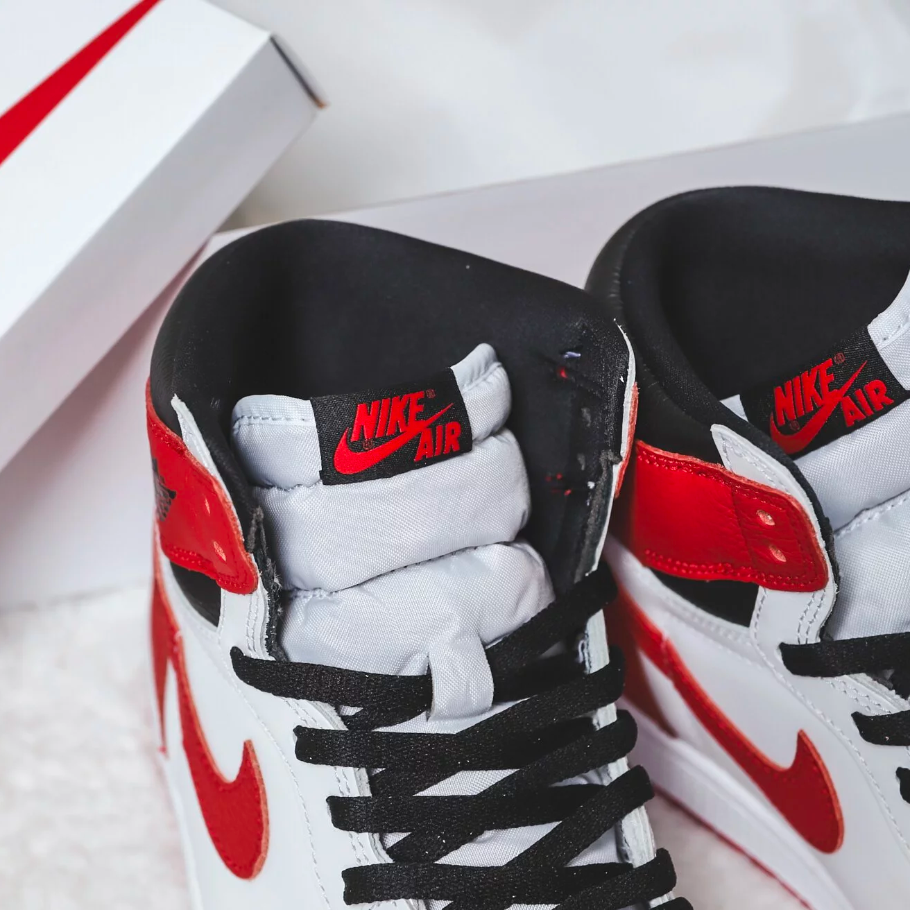 【国産限定品】Nike Air Jordan 1 HIGH OG Heritage 靴