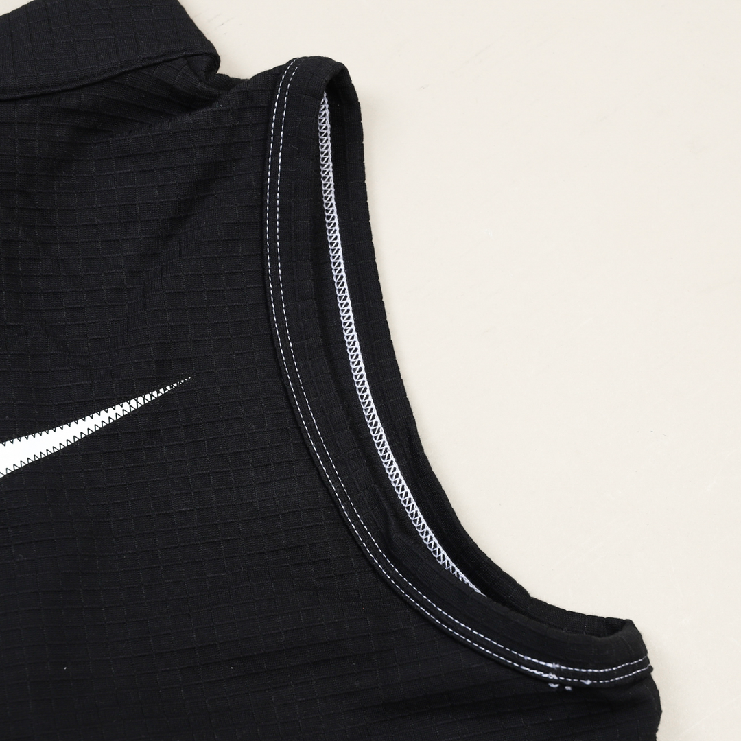 Áo vest có dây kéo cổ Nike Swoosh (Nữ) [DM6196-010] 